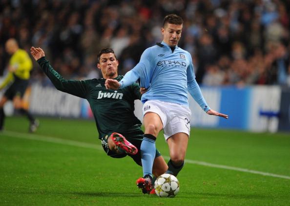 英超：阿森纳3-0完胜纽卡斯尔（英超战报：阿森纳3-0击退纽卡斯尔）