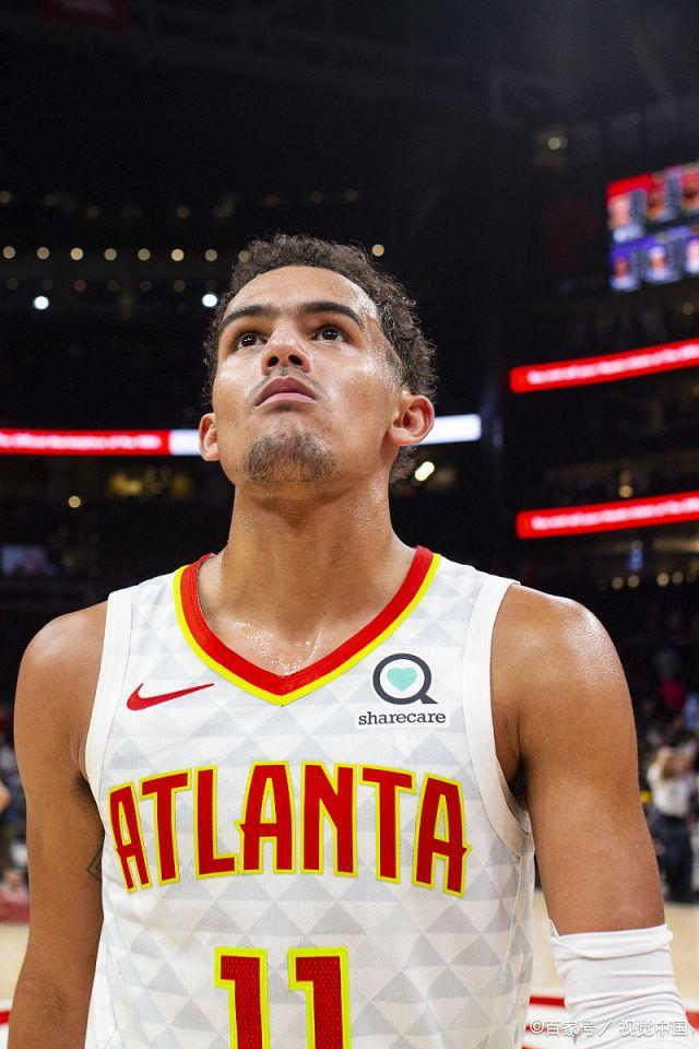 前锋关键进球锁定胜局（前锋破门奠定胜局）