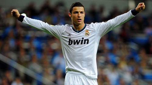 利物浦对施洛特贝克表现出浓厚兴趣，有望在2026年夏天转会，转会费可能达5000万英镑。（利物浦锁定施洛特贝克：2026年夏窗有望加盟，转会费或达5000万英镑）