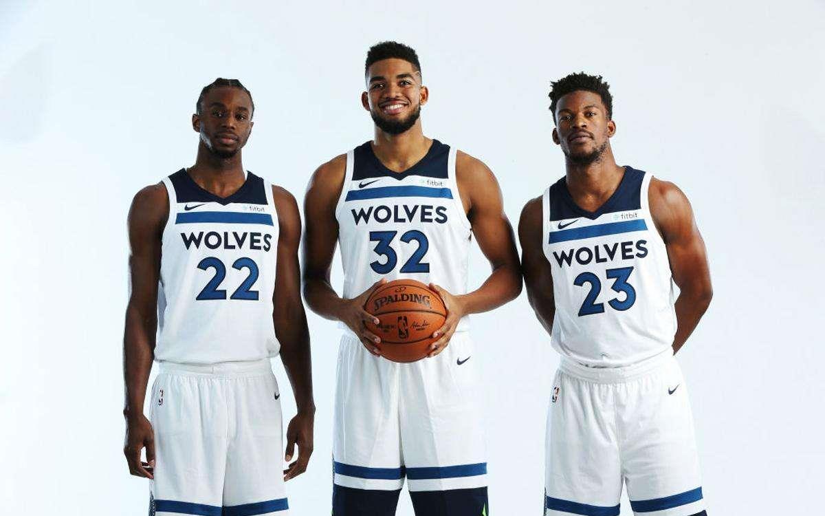 梅西带领迈阿密国际赢得美职联总冠军，实现越级登顶，展现超强实力。（梅西率领迈阿密国际问鼎美职联，越级封王尽显统治力）