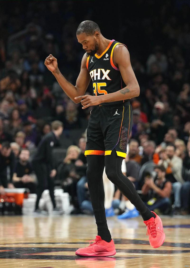 MLS主席告诉萨拉赫联系梅西，商讨他离开利物浦的惊人计划。（MLS主席促萨拉赫联络梅西，探讨其从利物浦离队的爆炸性计划）