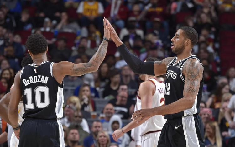 曼联追逐塞梅尼奥：加纳前锋是否准备好迈出下一步？（曼联有意塞梅尼奥：加纳前锋是否已准备迈向更高台阶？）