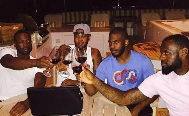 文胖：在雄鹿裁掉利拉德后，字母哥对雄鹿感到非常失望（文胖称：利拉德被雄鹿裁掉后，字母哥对球队极度失望）