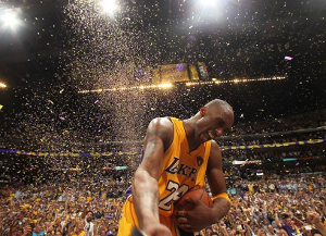 湖人板凳哑火半场仅得7分，马刺三大板凳合砍29分压制湖人（湖人替补熄火半场仅7分，马刺三替补合力轰29分占上风）